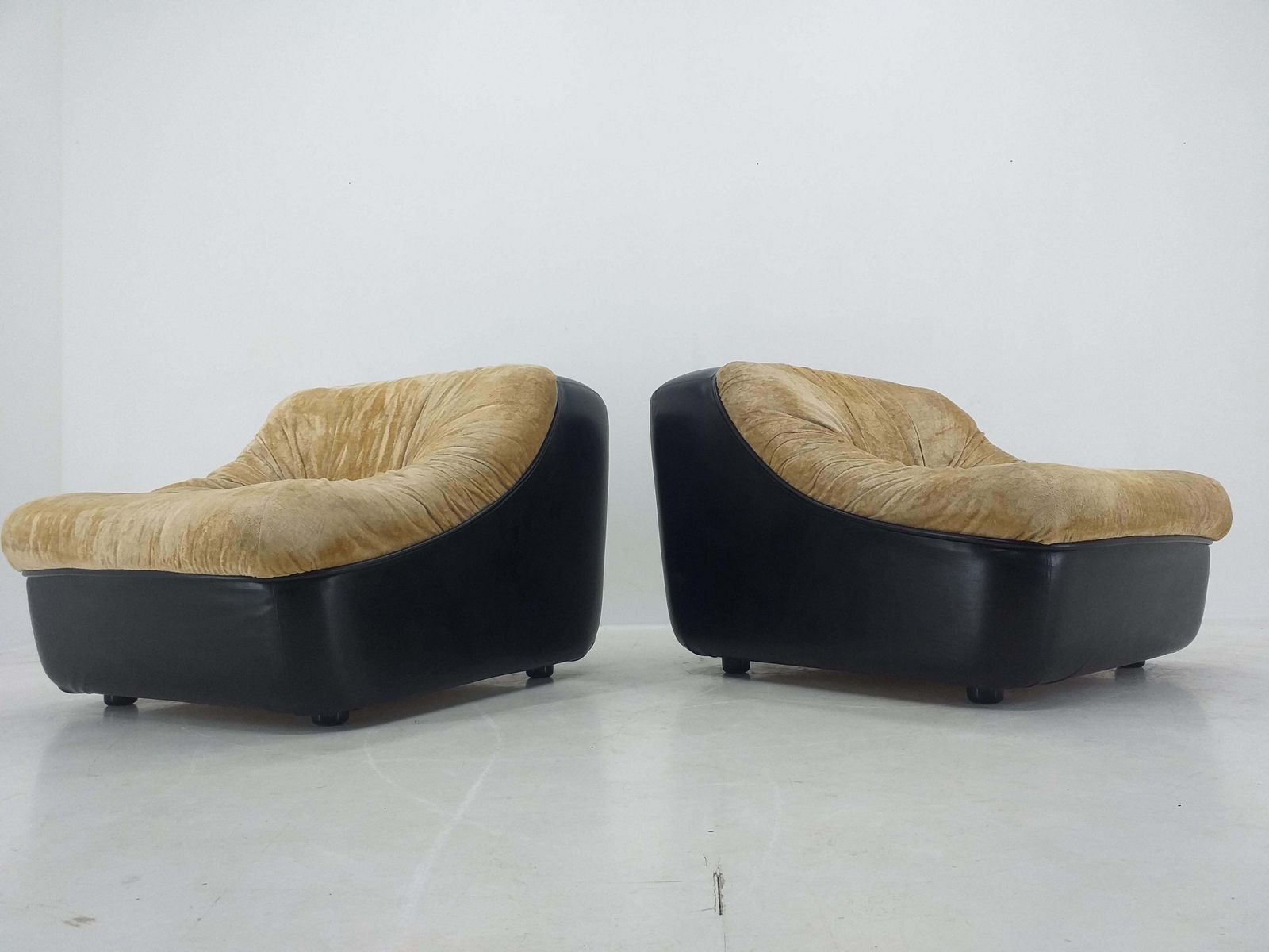photo furniture Pair Of Midcentury Lounge Chairs, Italy, 1970s.