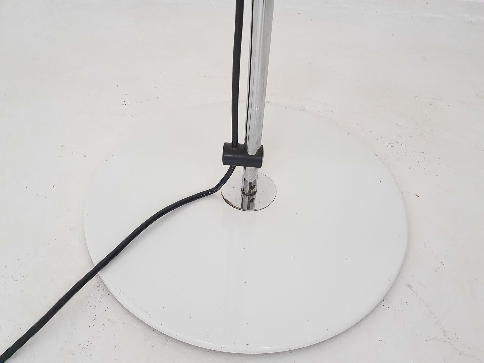 photo vinterior White Metal Design Floor Lamp By Joe Colombo, Italy 1980's