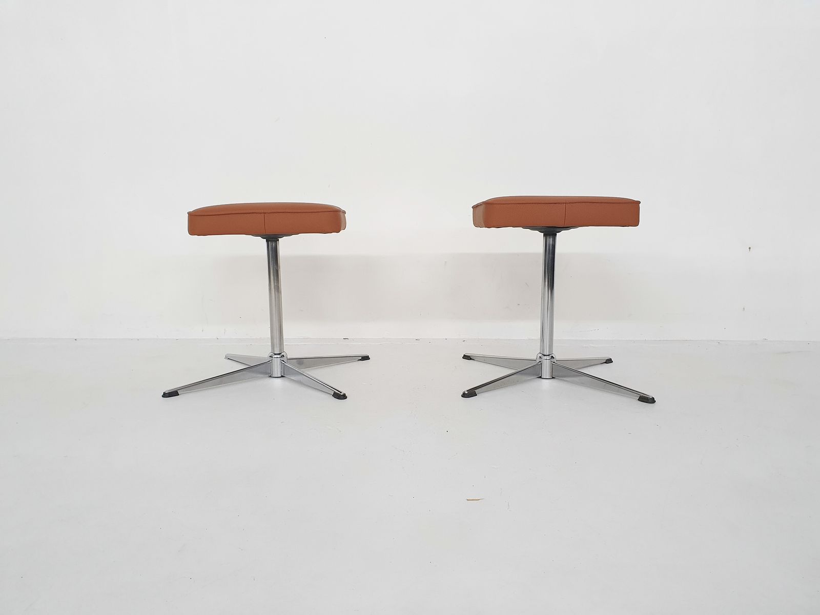 Set Of Two Mid Century Swivel Stools, Attrb. Brabantia, The Netherlands photo vinterior