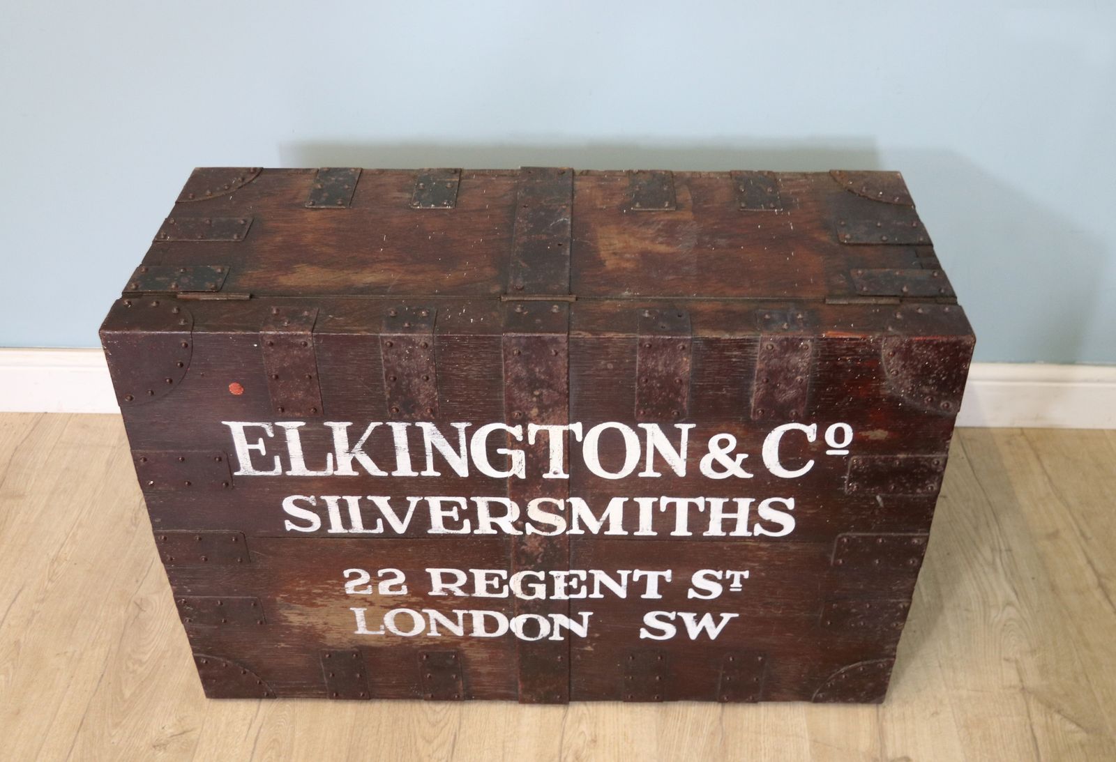 A Truly Original & Rare Early Silver Chest By The Very Well Renowned London Based Silversmiths Elkington & Co. photo vinterior