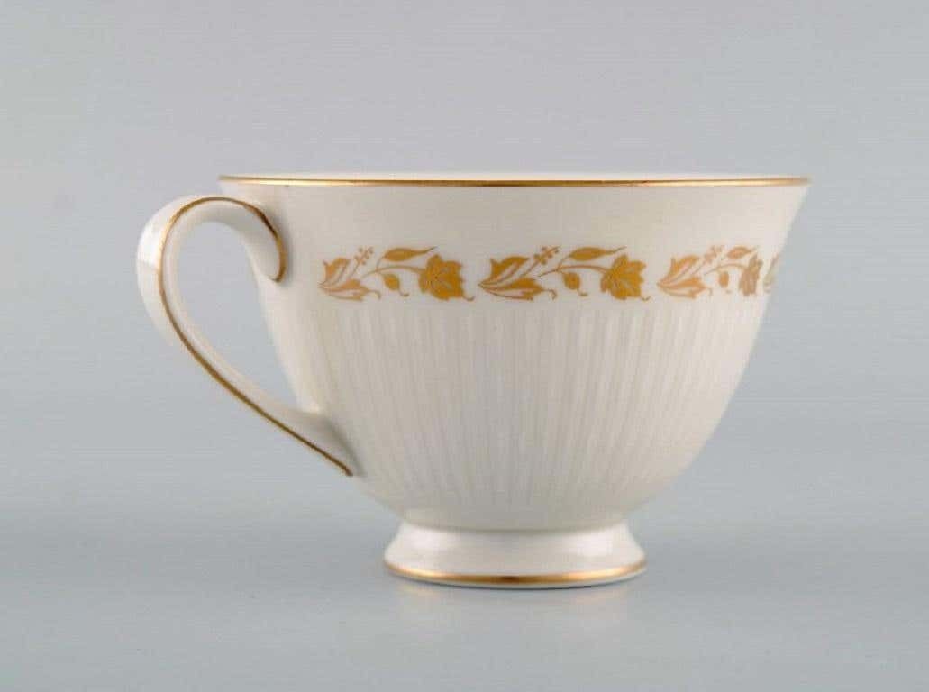 Royal Doulton, England, Twelve Fairfax Teacups With Saucers And A Cream Jug photo Home Decor