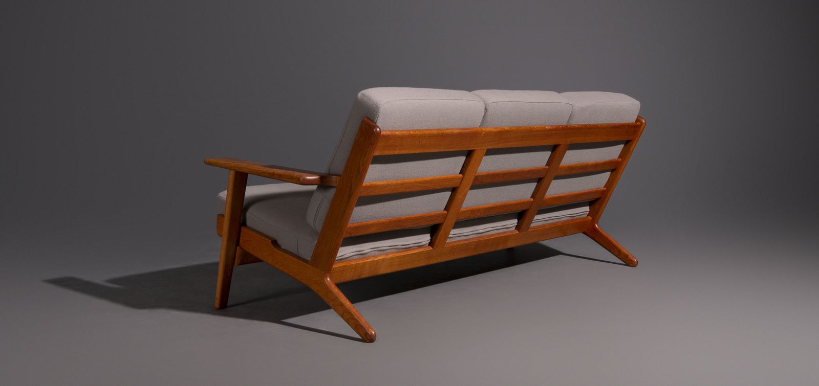 Hans J. Wegner Ge290 3 Zitsbank photo vinterior