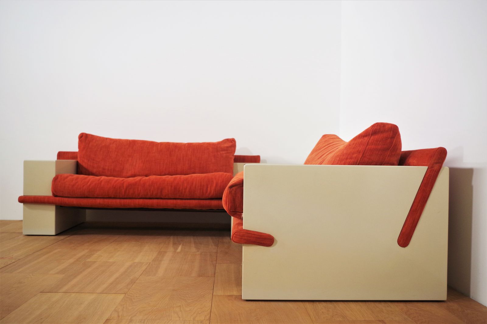 6380.0 White Lacquered Modular Sofa With Orange Fabric, Set Of 17 photo