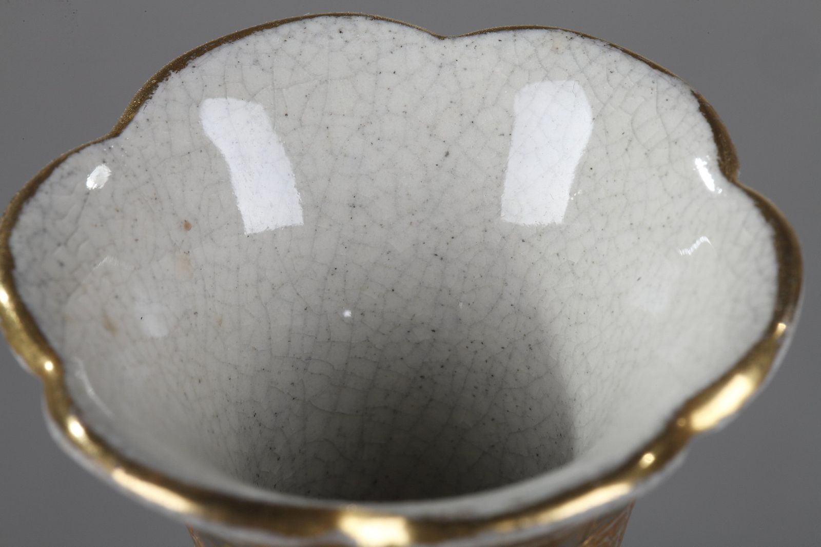 photo vinterior Petit vase tripode Satsuma décoré des 18 Luohans, XIXe siècle