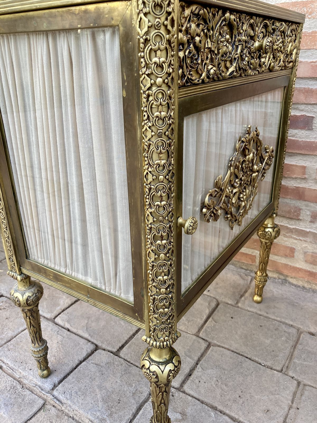 Pair Of 19th Century Belle époque French Bronze Vitrine Nightstands With Glass Doors And Brass Drawers photo vinterior