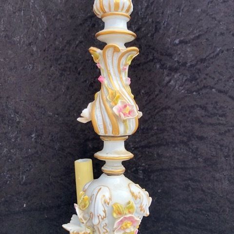 photo furniture Capodimonte Porcelain Chandelier