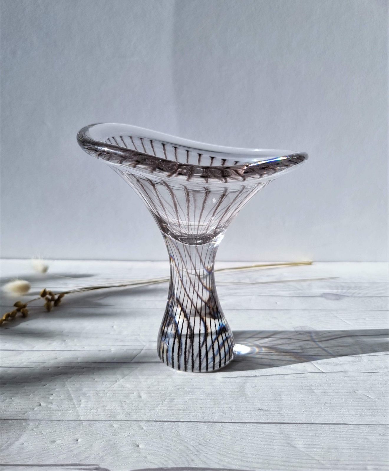 Vicke Lindstrand For Kosta Glasbruk (Kosta Boda), Kanterelli Form, Striped Footed Dish, 1950s, Rare photo vintage
