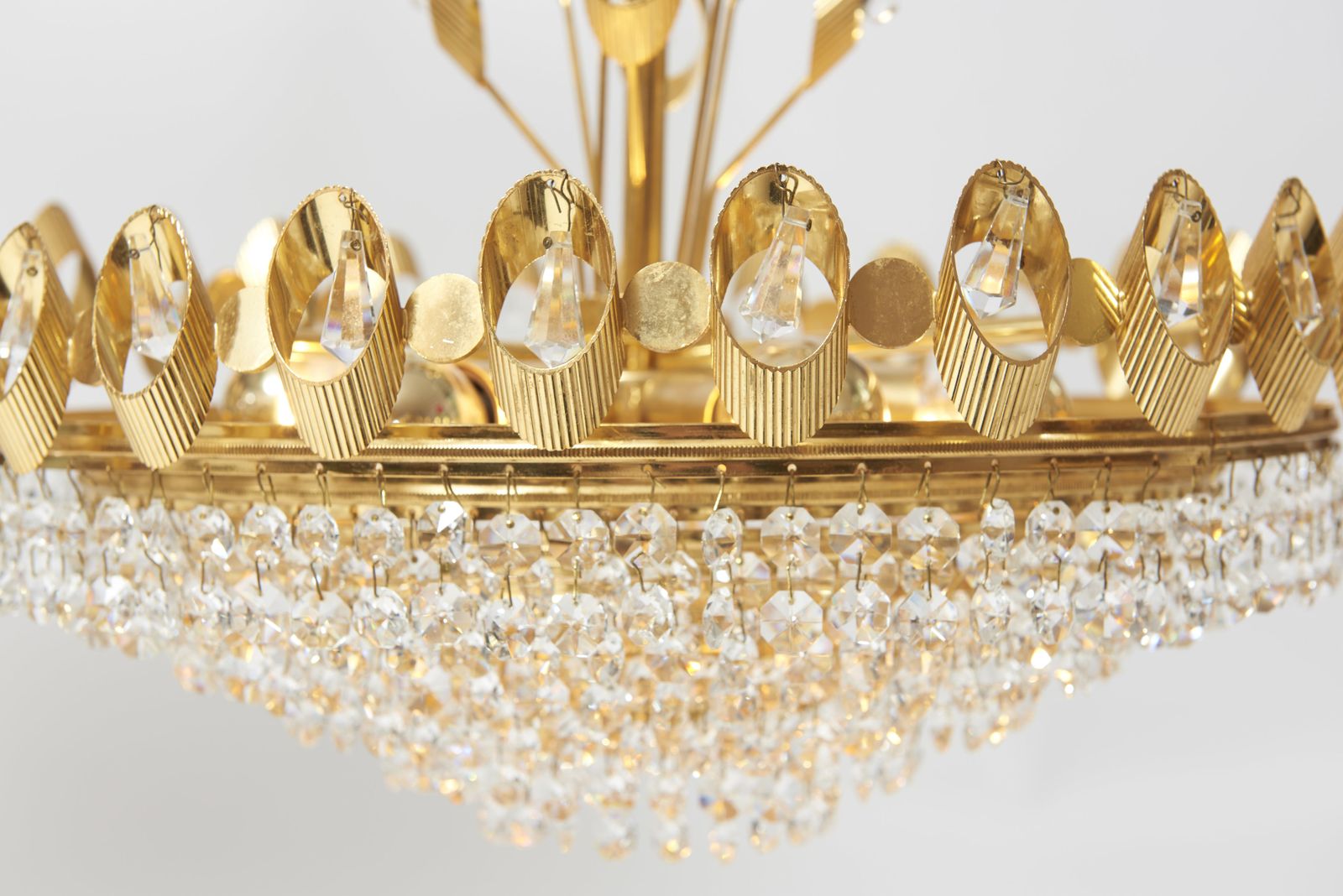 Elegant Chandelier With Crystals On Brass Structure Designed By Palme & Walter For Palwa, Germany, 1960s. photo vintage