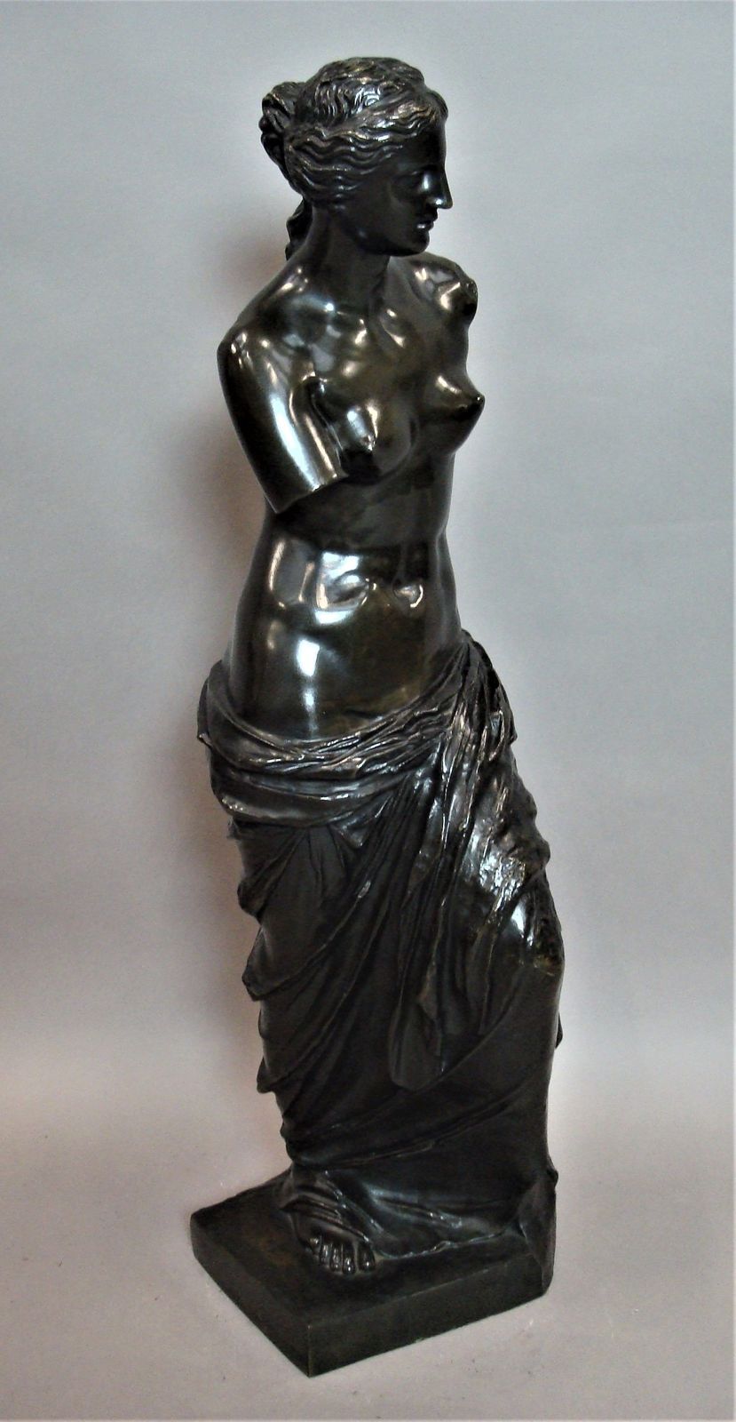 photo furniture 19th Large Bronze Grand Tour Sculpture Of Venus De Milo