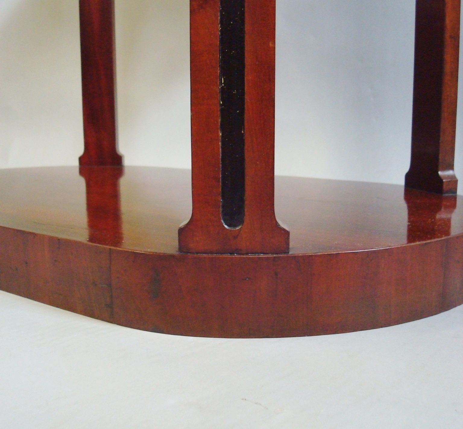 photo furniture 19th Century Pair Of Mahogany And Marble End Tables