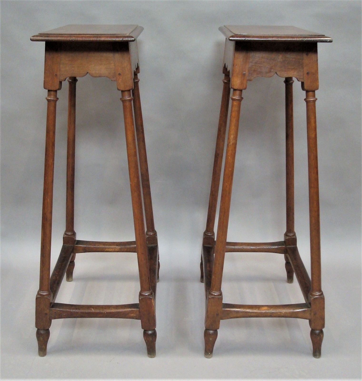 photo furniture C19th Pair Of Oak Tables, 1900s