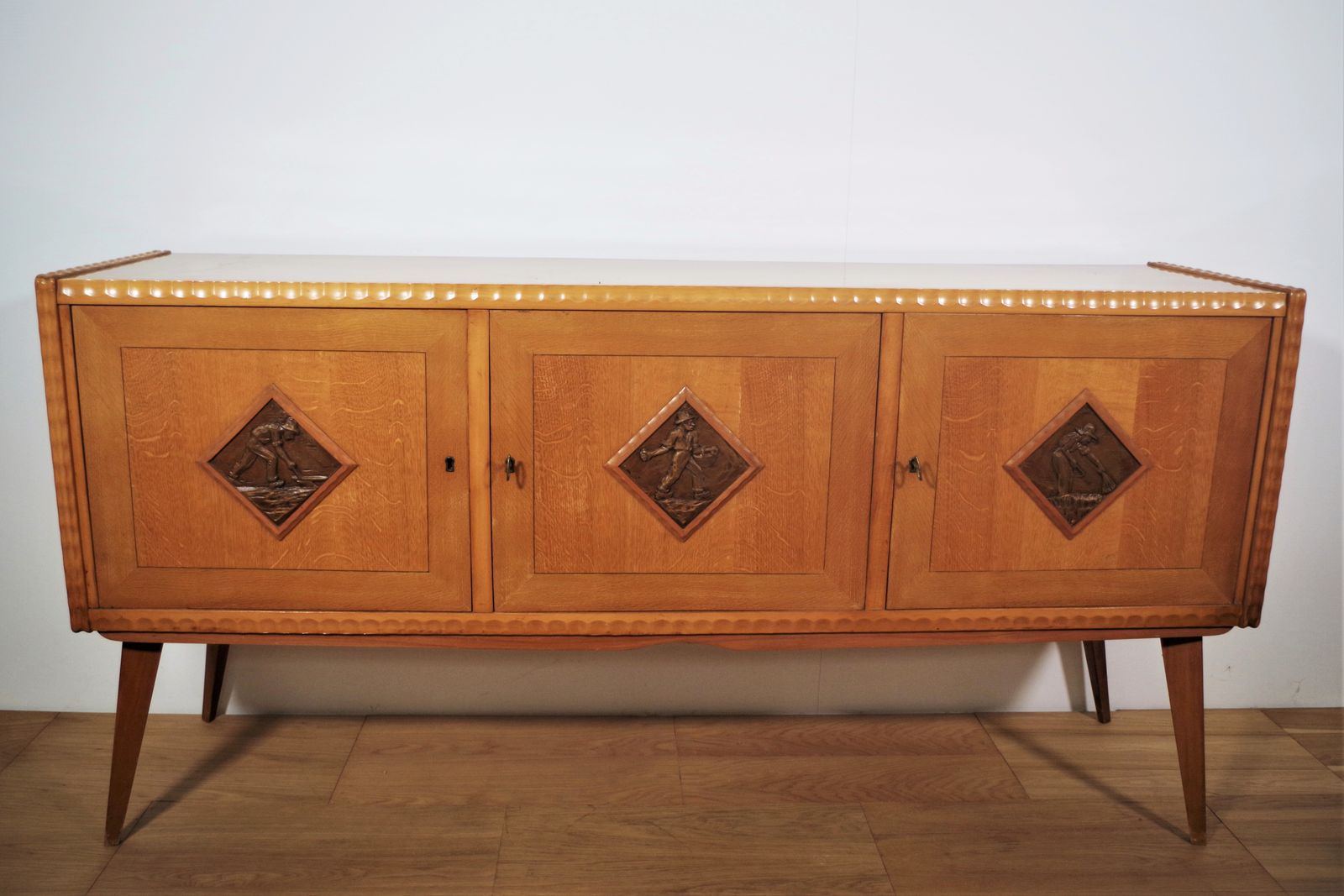 photo vinterior Living Room Set Table And Chairs, 40s Wooden Sideboards