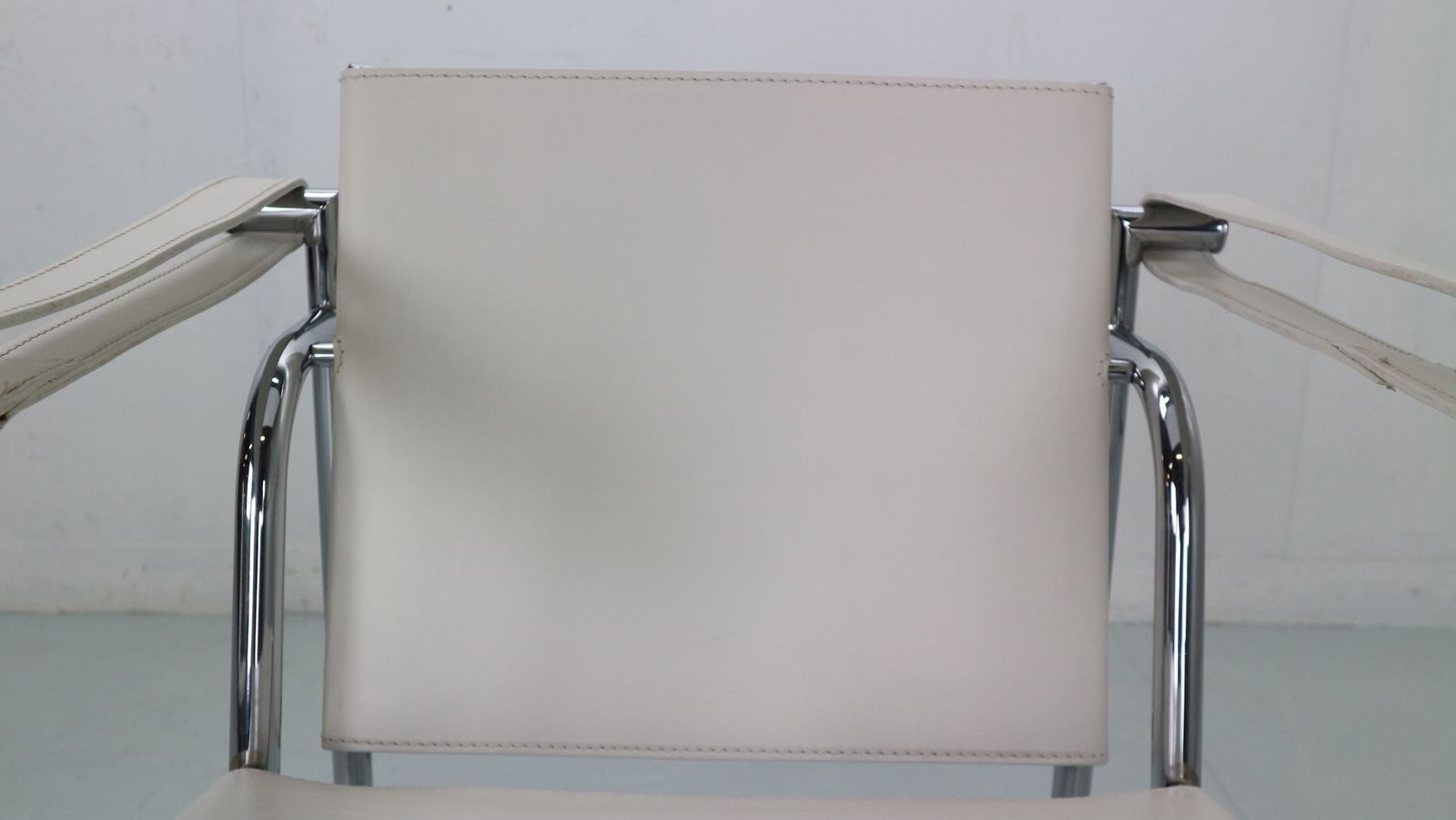 Le Corbusier Set Of 2 White Leather Armchairs Model, Lc1 For Cassina, 1970s photo furniture