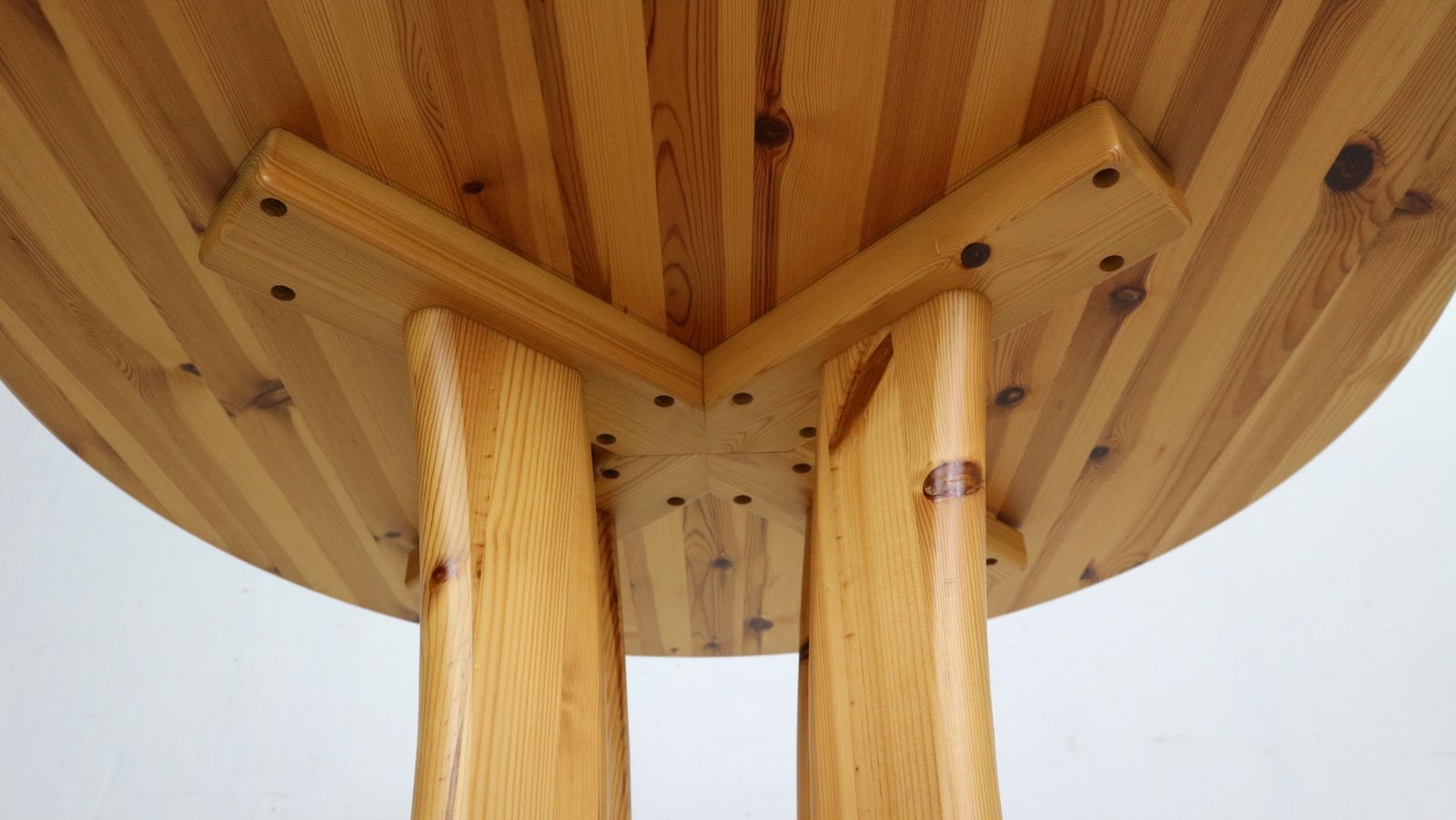 photo furniture Round Solid Pinewood Dinning Table, 1970's Denmark