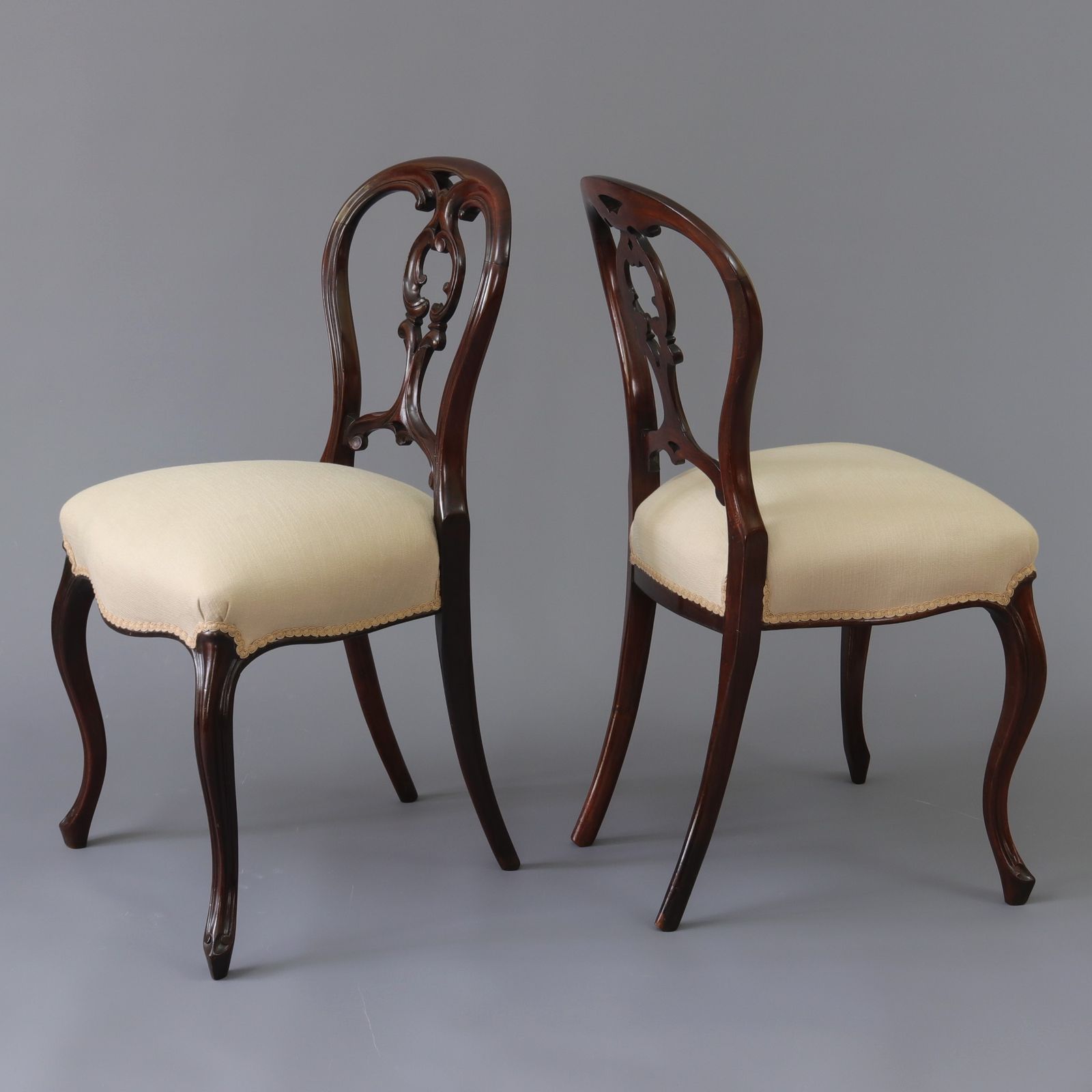 Fine Set Of Six Mid 19th Century Rosewood Balloon Back Chairs photo vinterior