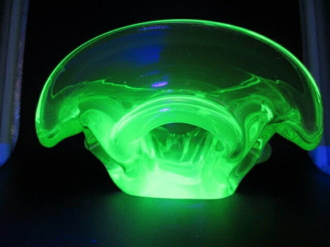Vibrant Murano Art Glass Fluorescent Freeform Bowl Lime, Green C50/60s Uv photo vintage