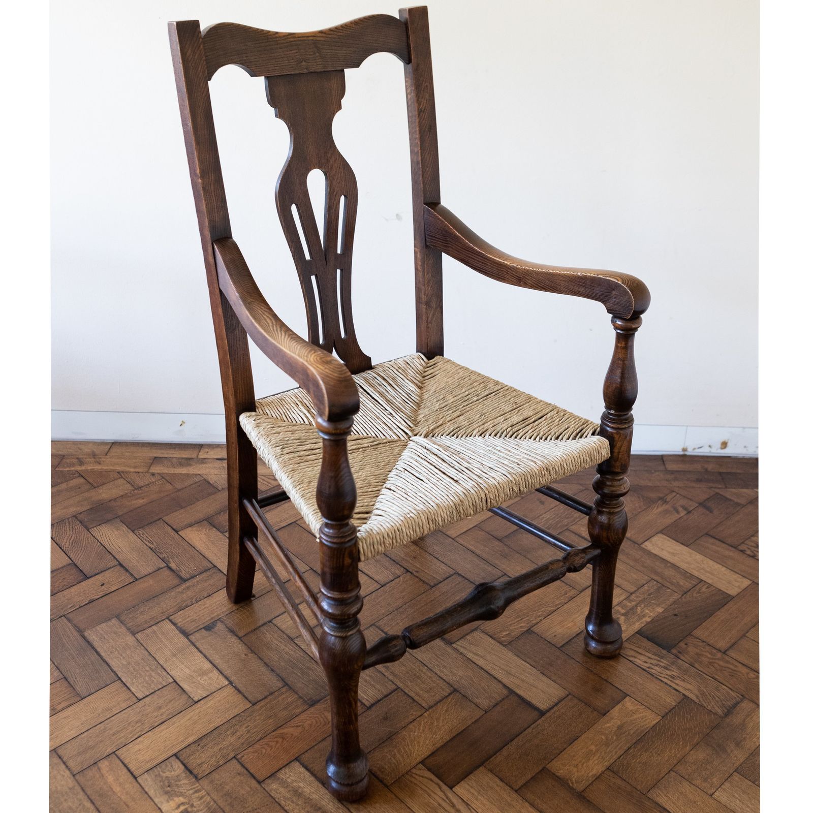 photo vinterior Set Of 10 Antique Carver Arm Chairs With Rush Seats