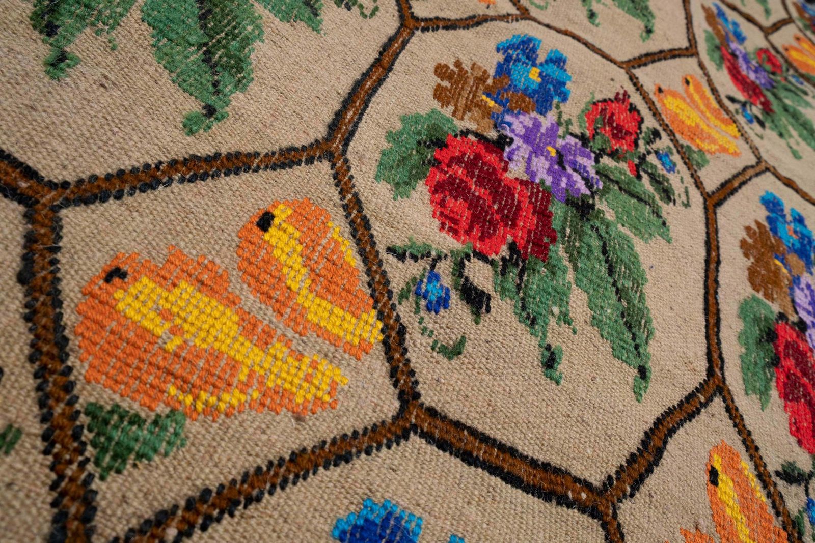 photo furniture Vintage French Decor Aubusson Kilim Rug With Floral Design 4'11" X 6'