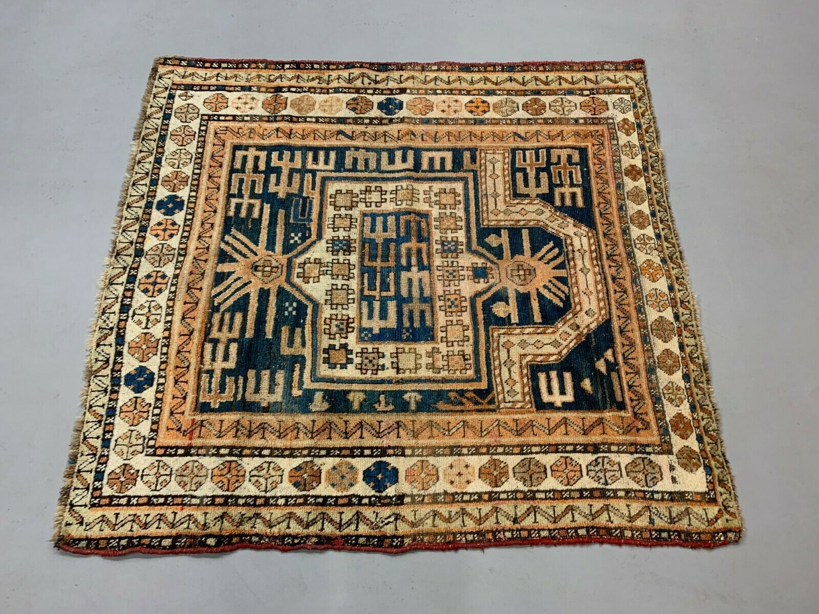 Antique Dagestan Kazak Rug 124x114 Cm Caucasian, Gold, Blue, Rust Square Mediu photo Textiles