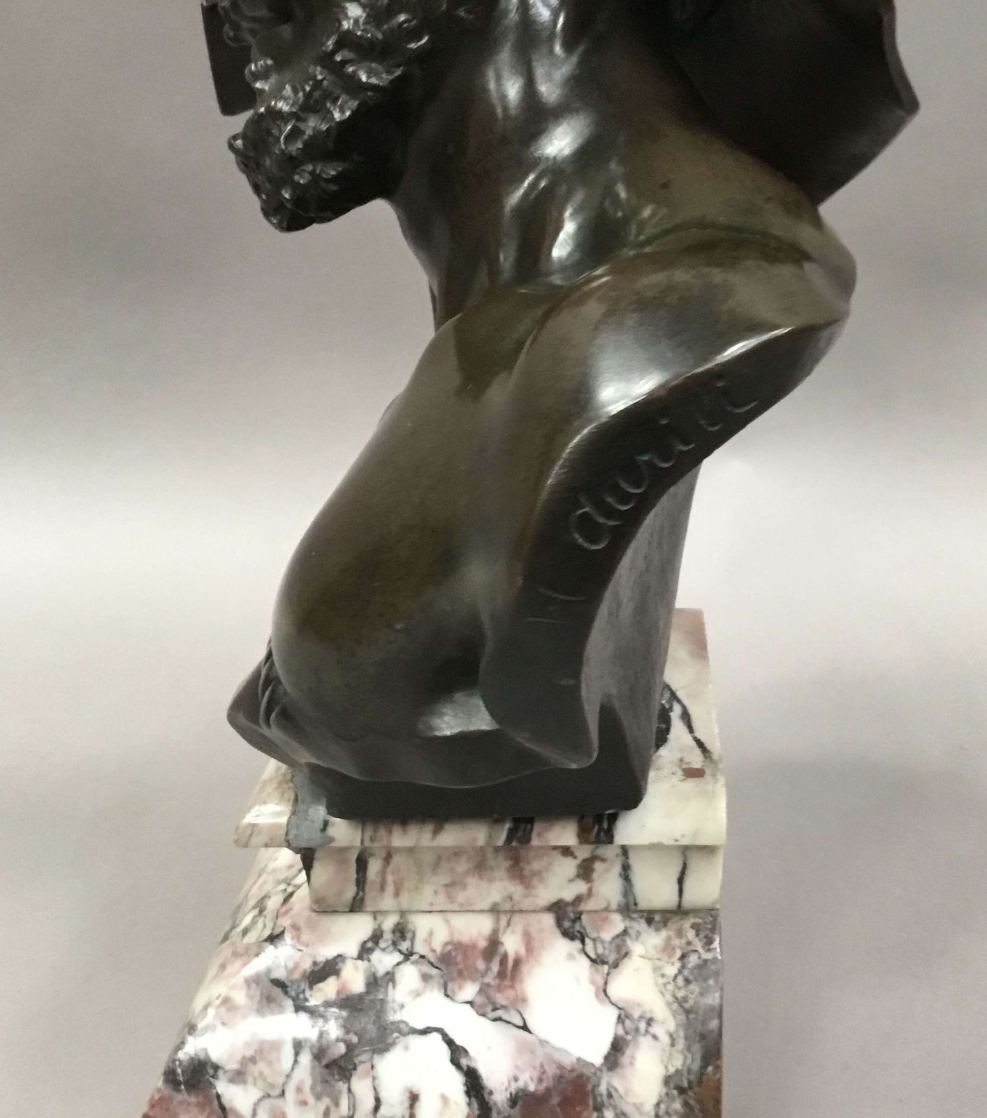 photo furniture Large C19th Bronze Bust Of Roman Gladiator