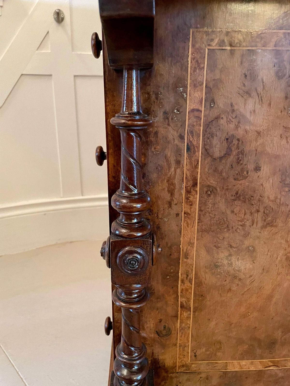 photo vinterior Antique Victorian Burr Walnut Inlaid Freestanding Davenport