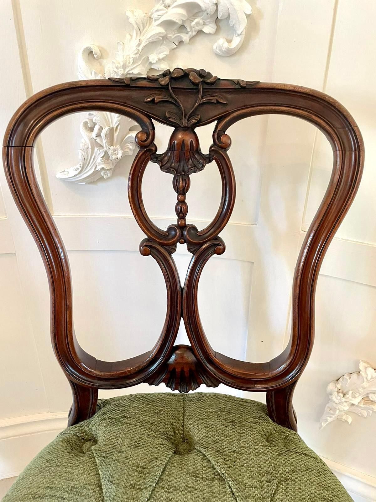 photo vinterior Fine Quality Antique Victorian Set Of Four French Carved Walnut Side Chairs