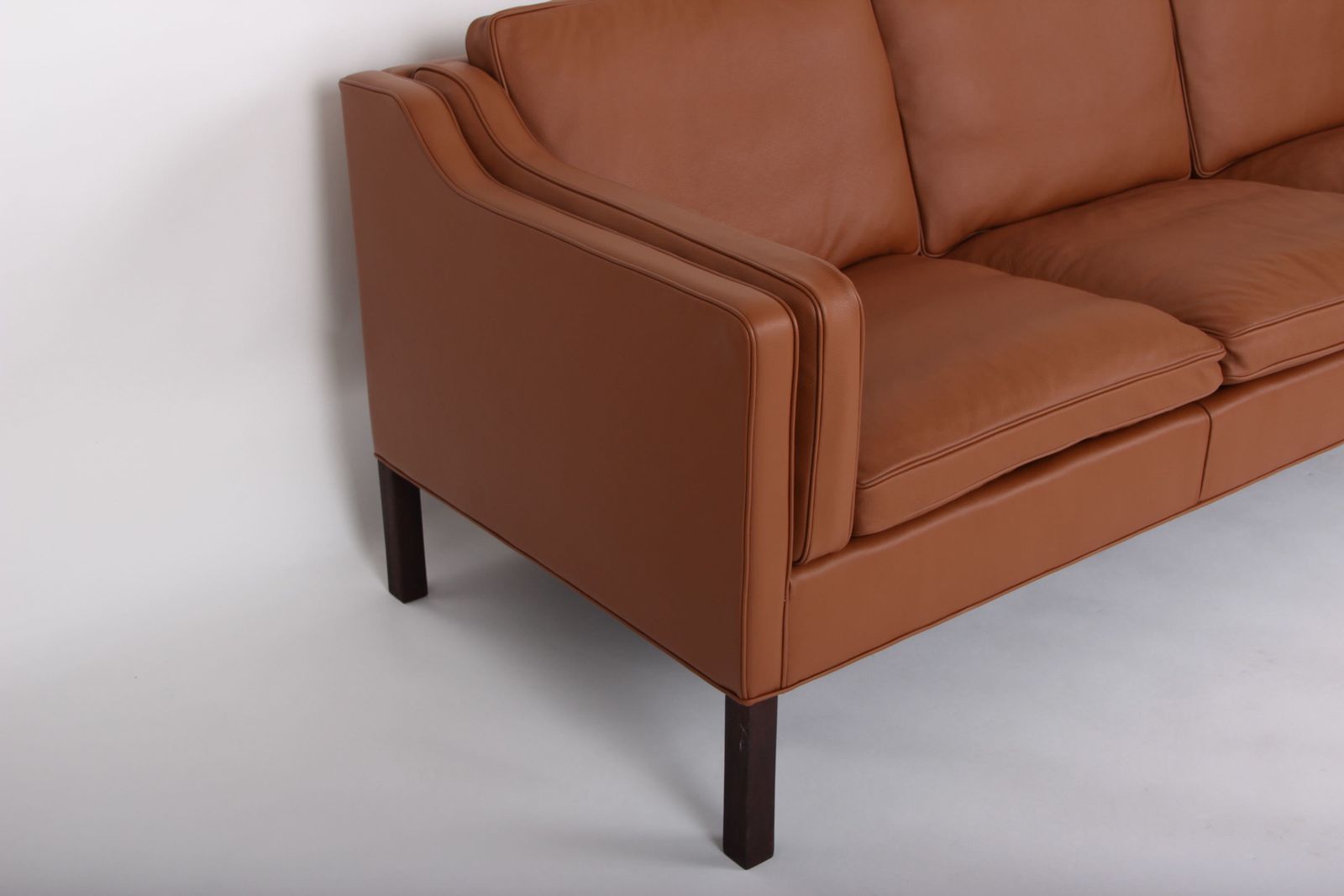 Børge Mogensen, 3 Seat Modell 2213. Brown Leather. Restored. photo furniture
