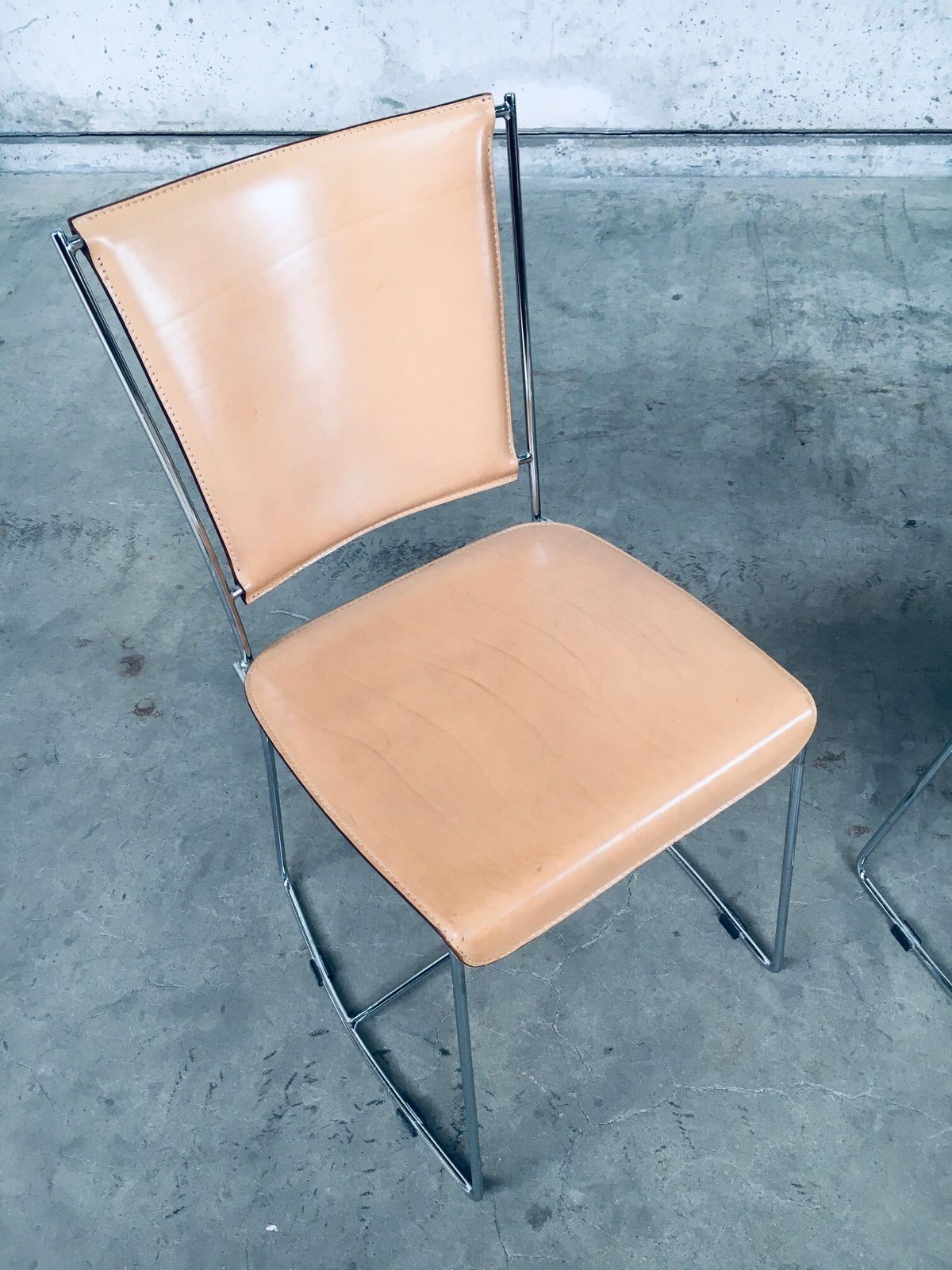 photo furniture Postmodern Italiaans Design Lederen Eetkamerstoelen Van Segis, Italië, Jaren 1990