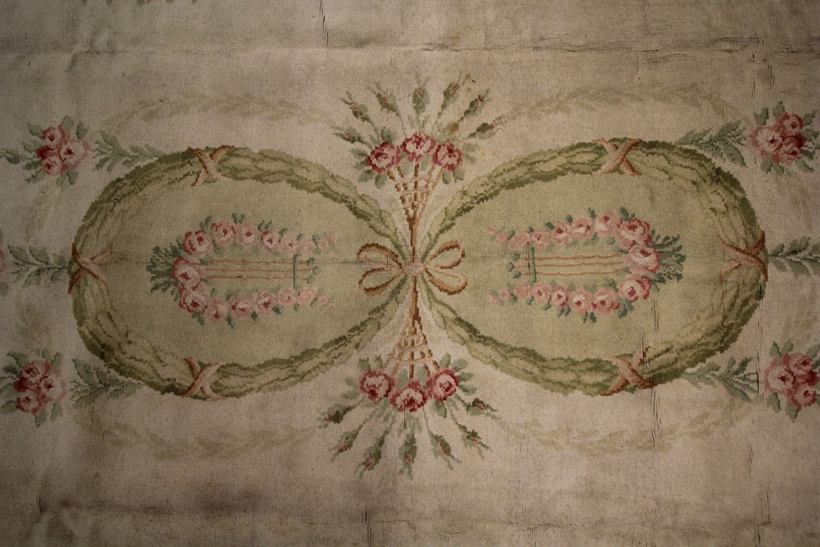 Antique Savonnerie French Carpet Handwoven Wool Area Rug  274x366cm photo furniture