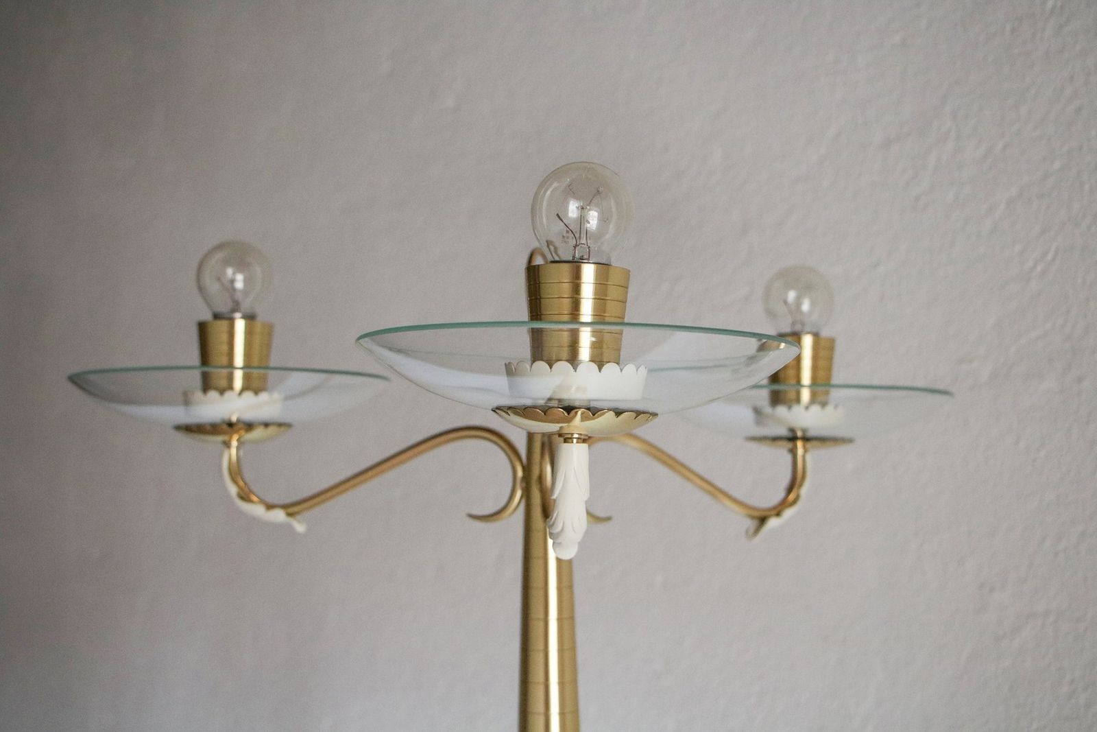 Mid Century Italian Ash & Polished Brass Floor Lamp In The Style Of Pietro Chiesa, 1940s photo Lighting