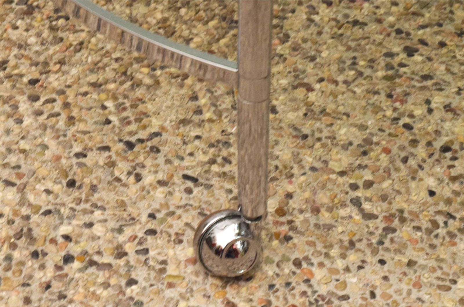 photo furniture 2 Tier Swivel Coffee Table In Chromed Steel And Crystal, 1970s