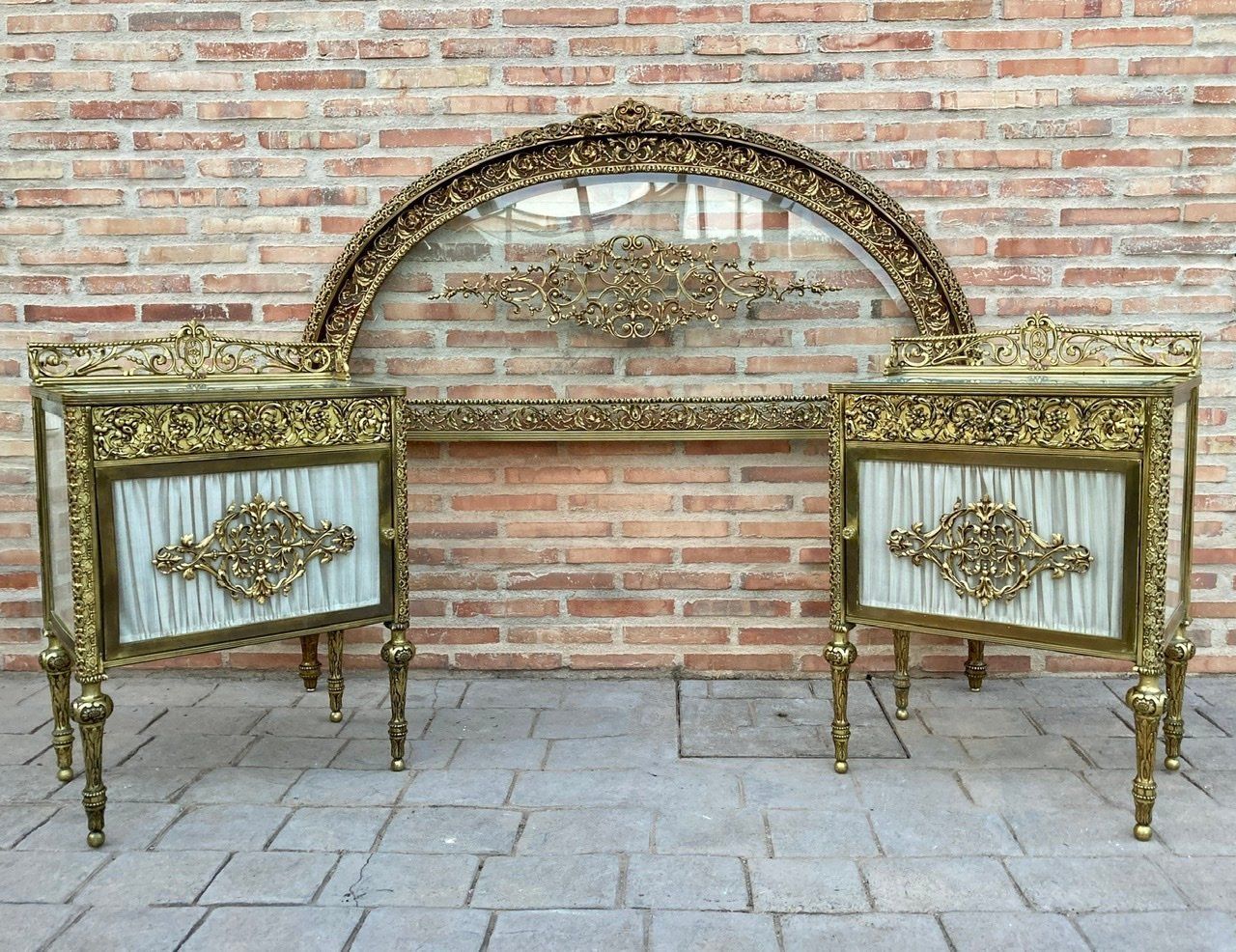 19th Century French Belle époque Bed And Vitrine Nightstands In Bronze, Glass & Iron, Set Of 3