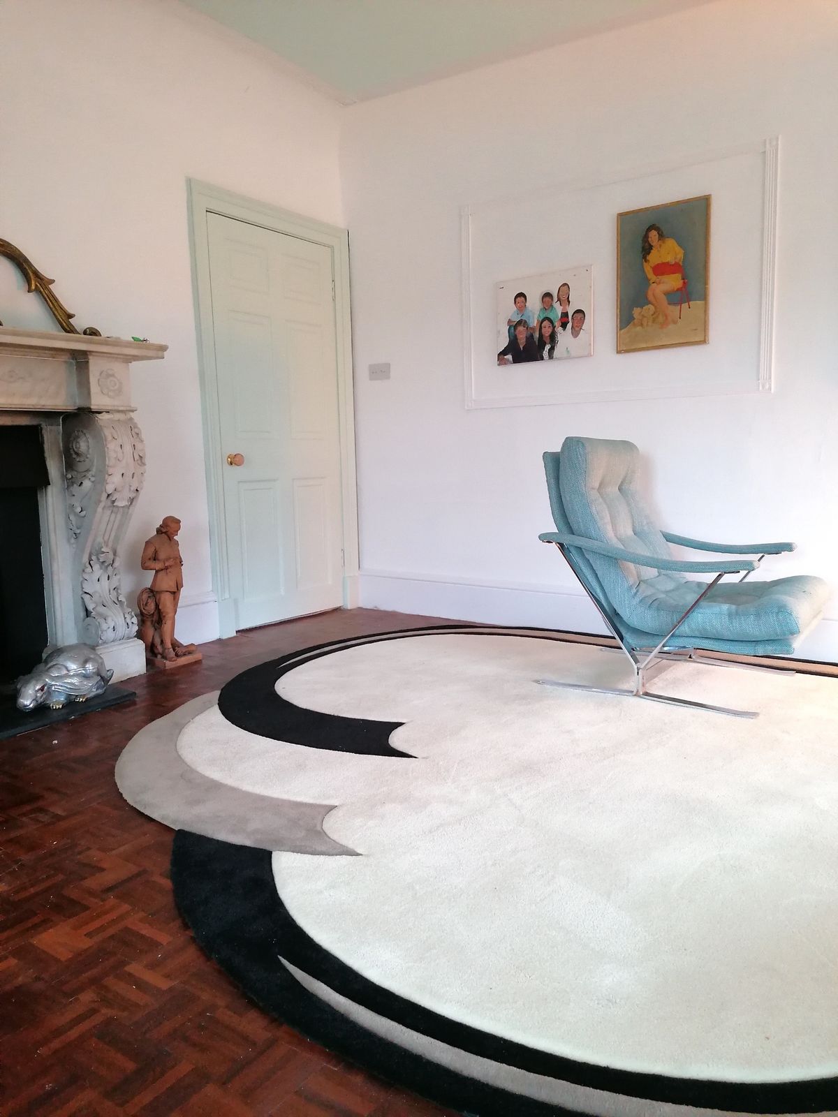 Huge Vintage 80s American Deco Revival Curved Wool Rug With Carved Swirl Details And Edge. photo Textiles