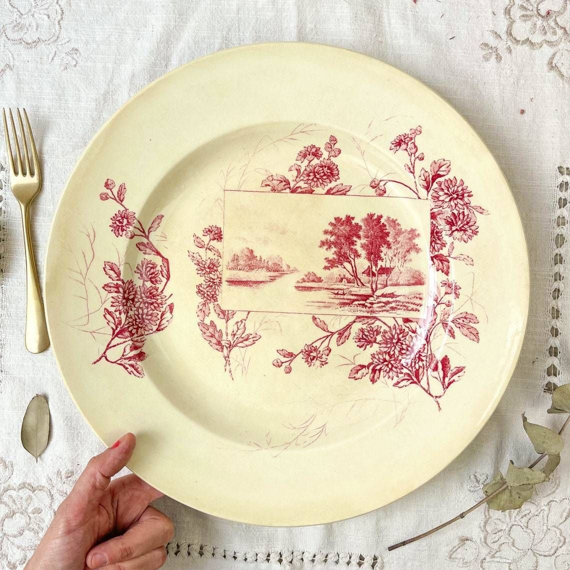 Red Iron Clay Dish "Cartouches" St Denis Paris photo vinterior