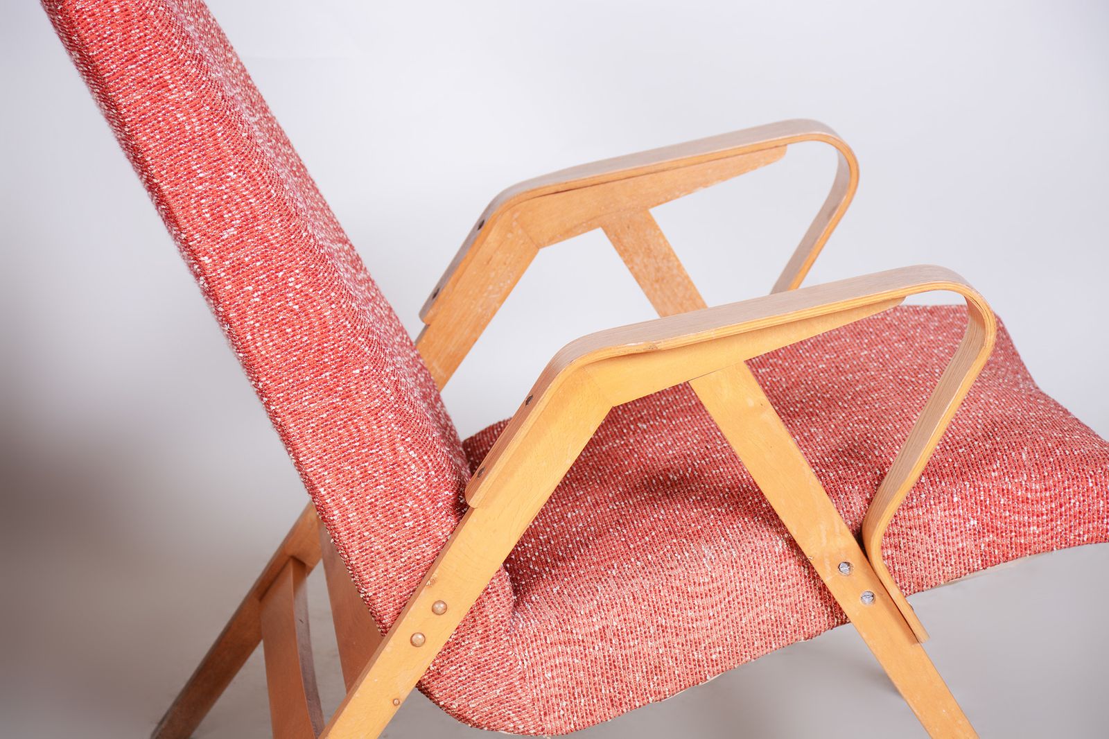 800.0 Pair Of Salmon Midcentury Armchairs, Made By Tatra Pravenec, 1950s Czechia photo