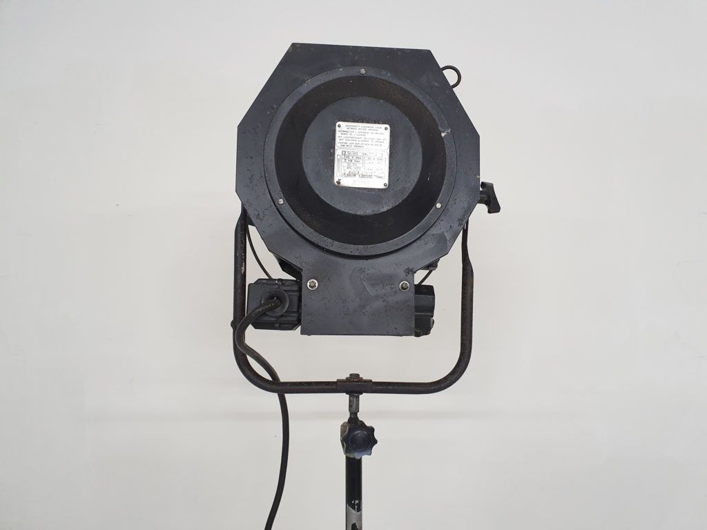 Industriële Vintage Filmstudie  Of Theaterlamp Met Metalen Standaard Van Adb photo 566.592