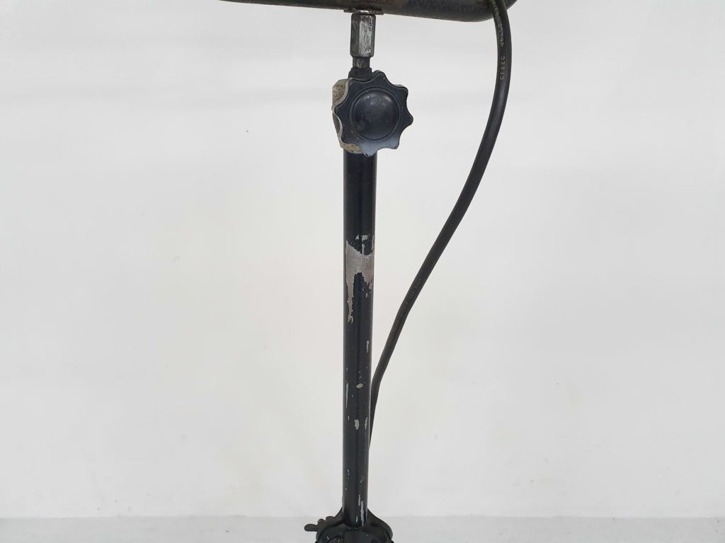 Industriële Vintage Filmstudie  Of Theaterlamp Met Metalen Standaard Van Adb photo buy