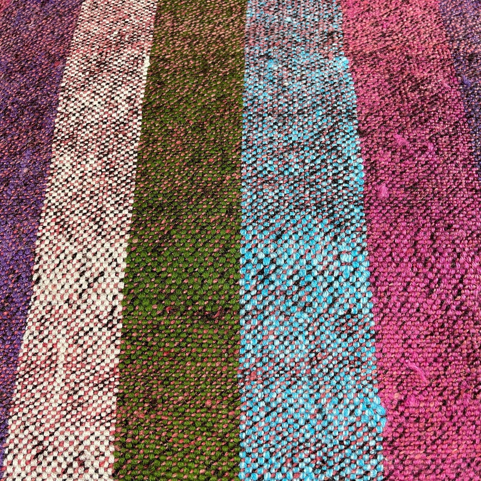 photo furniture Kilim Kussen | Tapis Kelim | Kilim Kussenhoezen | Vintage Meditatiebankje | Kelim Teppich | Boho Kilim Kussen | Kilim Sofa | Turks Kussen