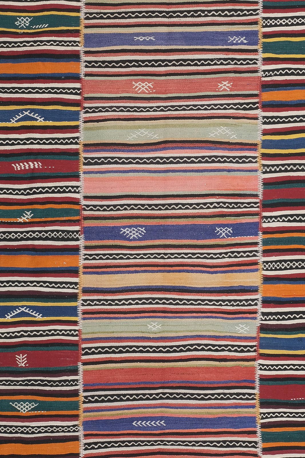 photo furniture Vintage Handwoven Oversize Striped Turkish Kilim Rug7'5" X 10'8"