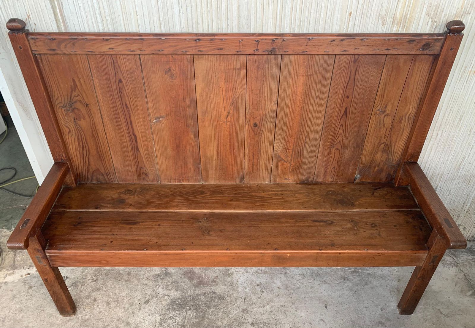 Banc espagnol peint à queue d'aronde et dossier haut, début du XXe siècle photo vintage