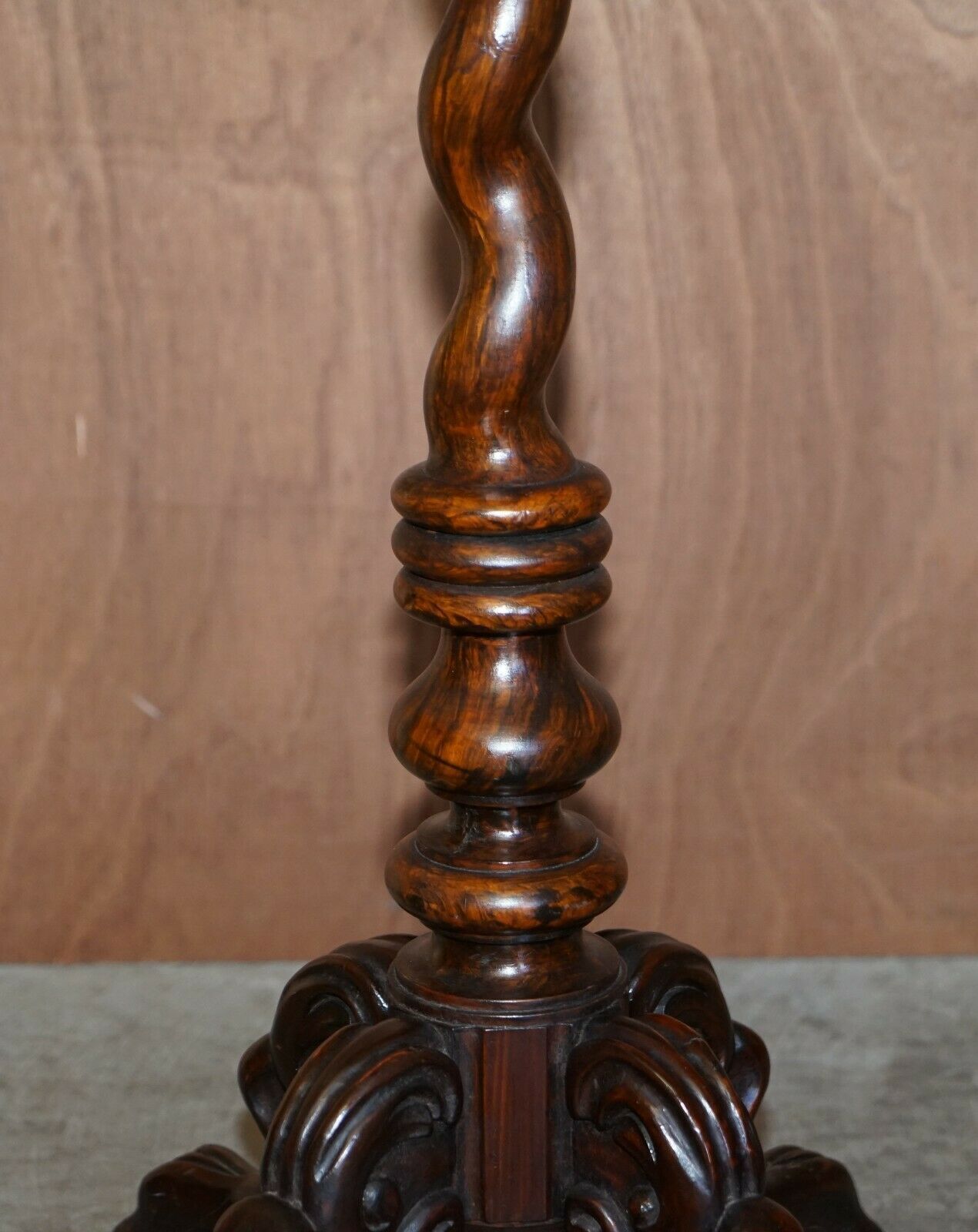 photo furniture Exquisite Antique Barley Twist Hand Carved Mahogany Side End Lamp Wine Table