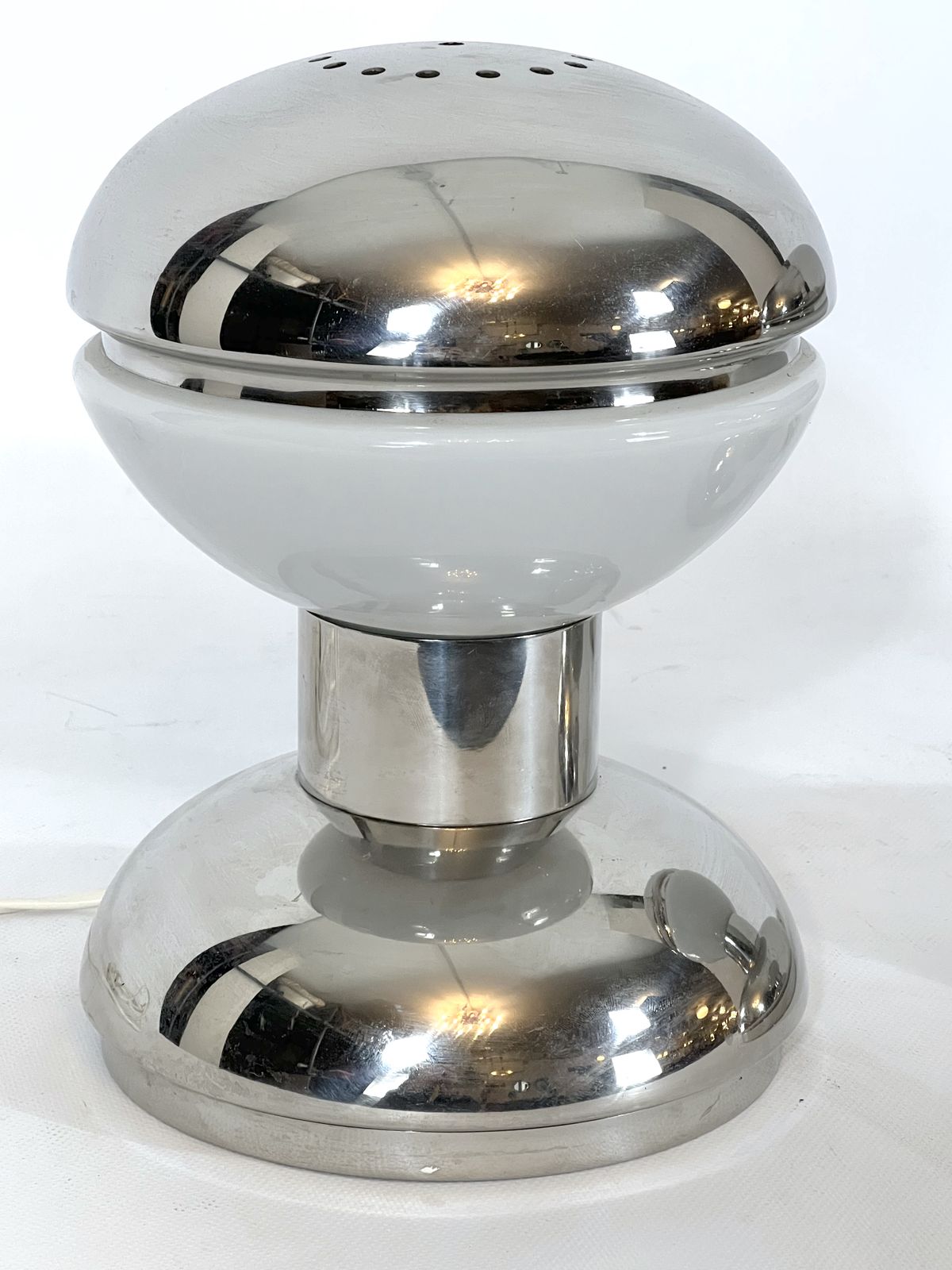 photo furniture Goffredo Reggiani, Chrome And Milk Glass Table Lamps From 70s