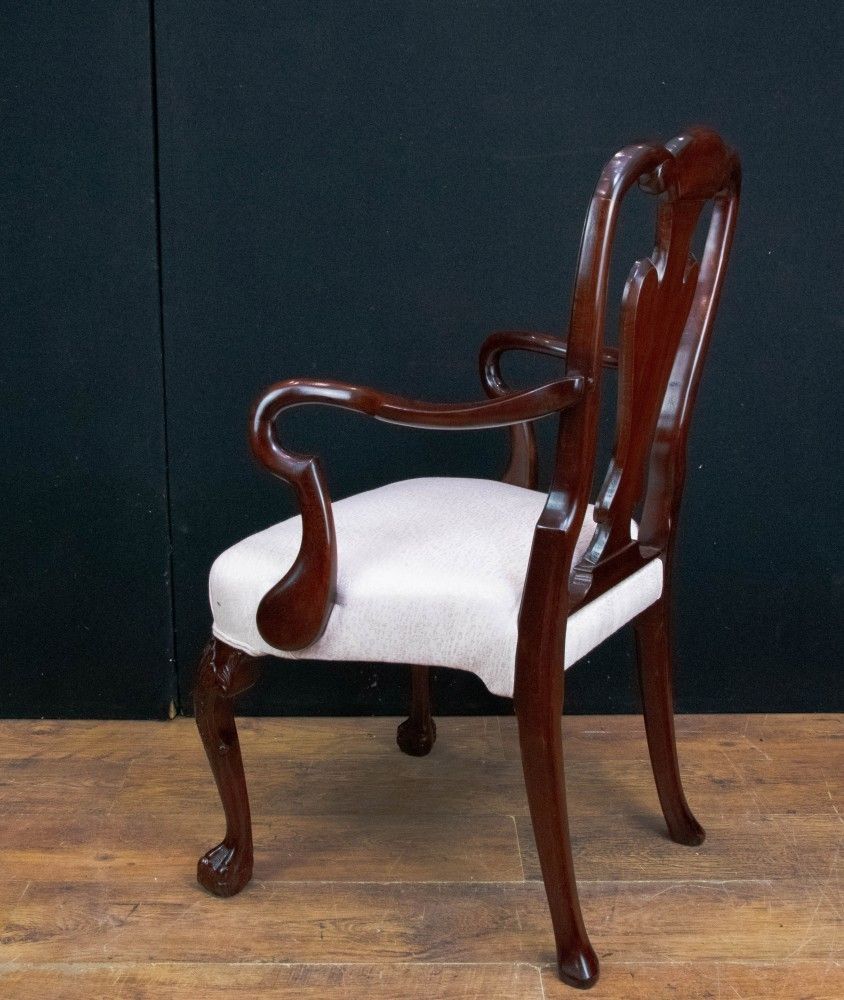 Set Queen Anne Dining Chairs In Mahogany photo vinterior