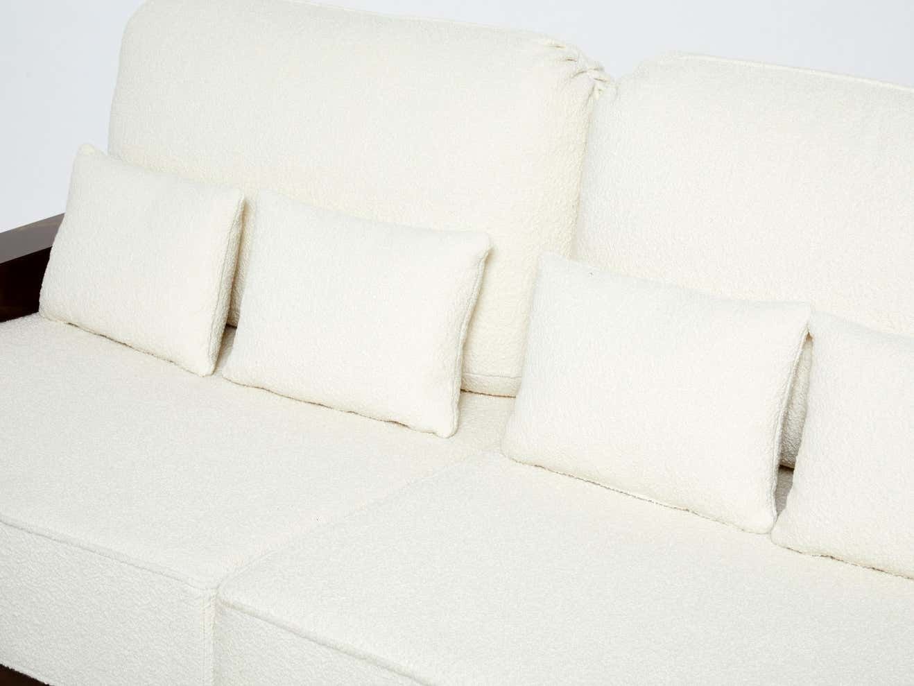 Mobilier Canapé Maison Jansen en bouclé, laque dorée et laiton, années 1970 photo