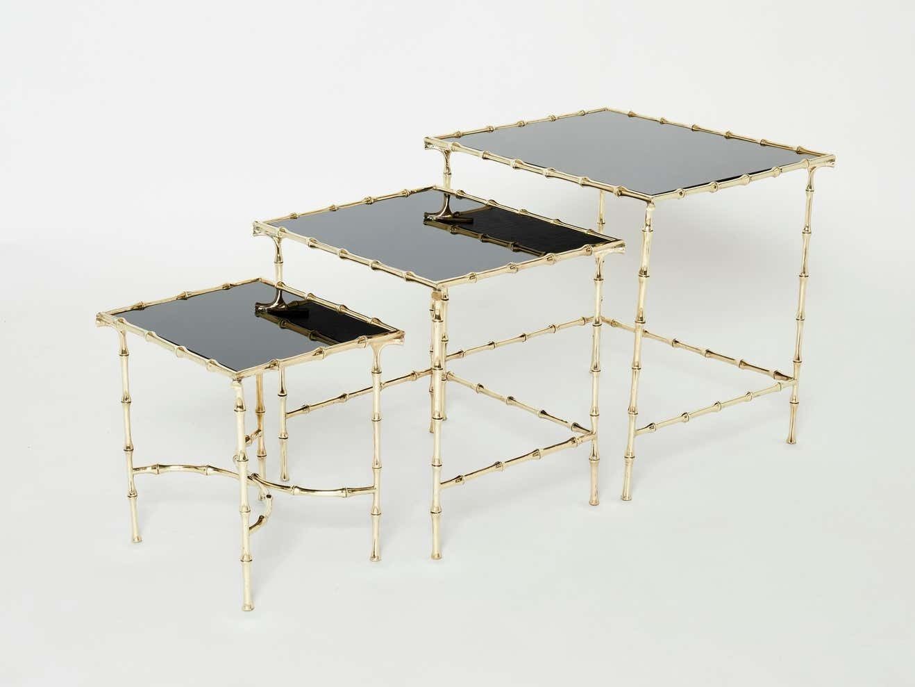Tables gigognes Maison Baguès en laiton façon bambou, plateaux noirs, années 1960 photo for sale