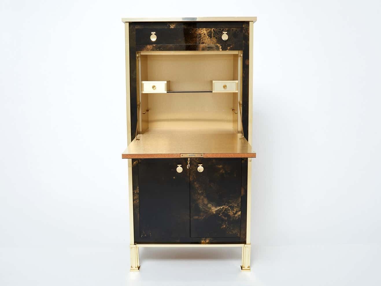 Secrétaire cabinet Maison Jansen en laque dorée et laiton, années 1970 photo Mobilier