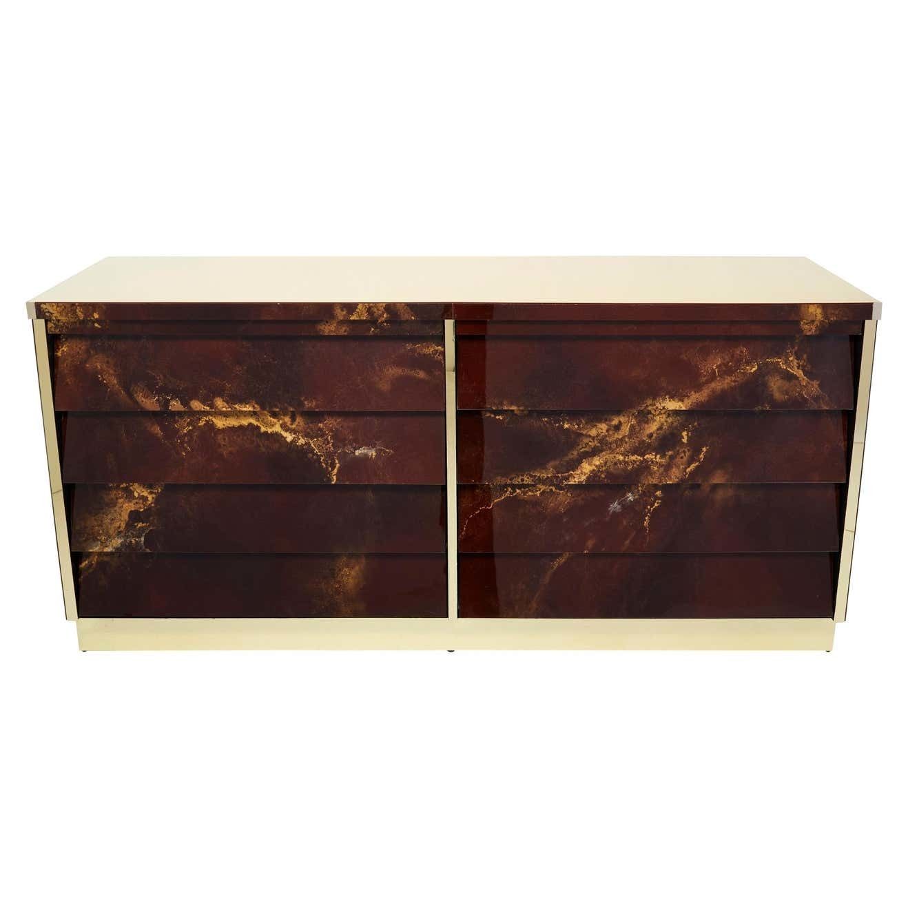 Commode buffet Maison Jansen en laque dorée et laiton, années 1970