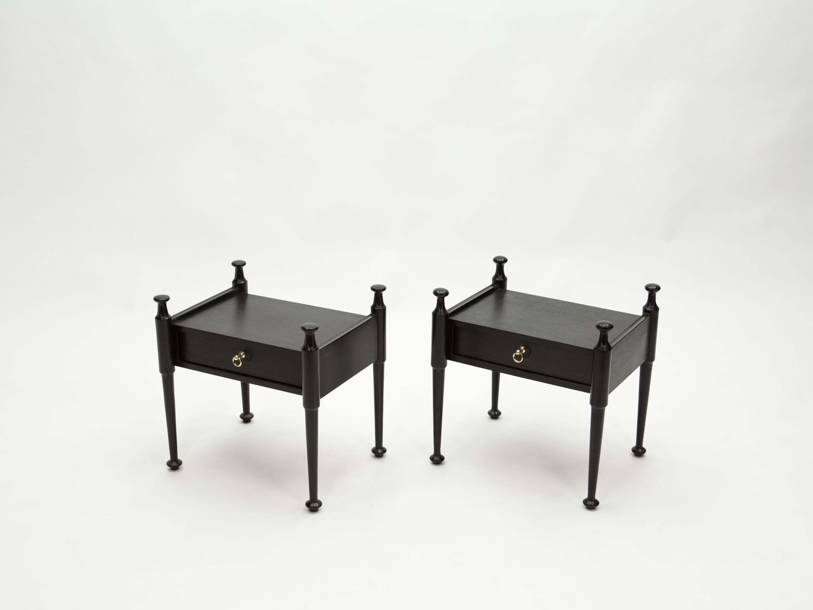 Paire de tables de chevet françaises en bois teinté noir et laiton, années 1970 photo furniture