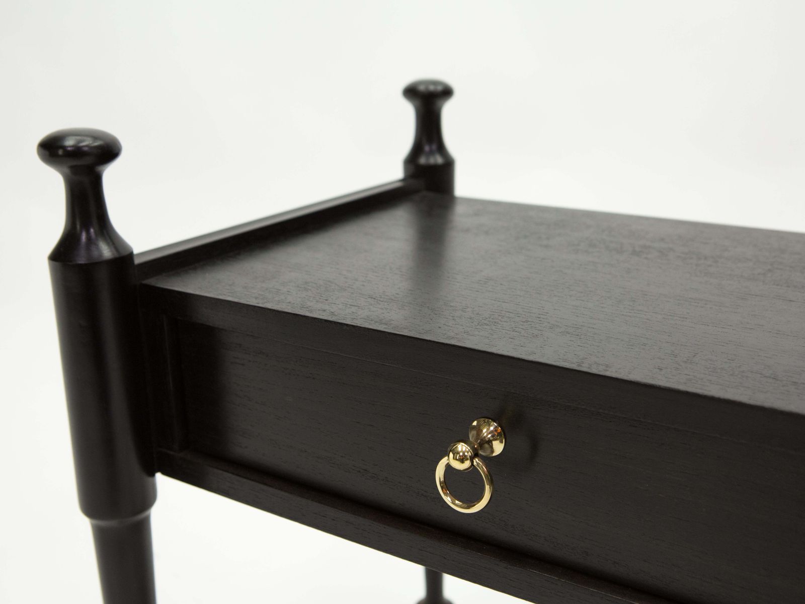 Paire de tables de chevet françaises en bois teinté noir et laiton, années 1970 photo vinterior
