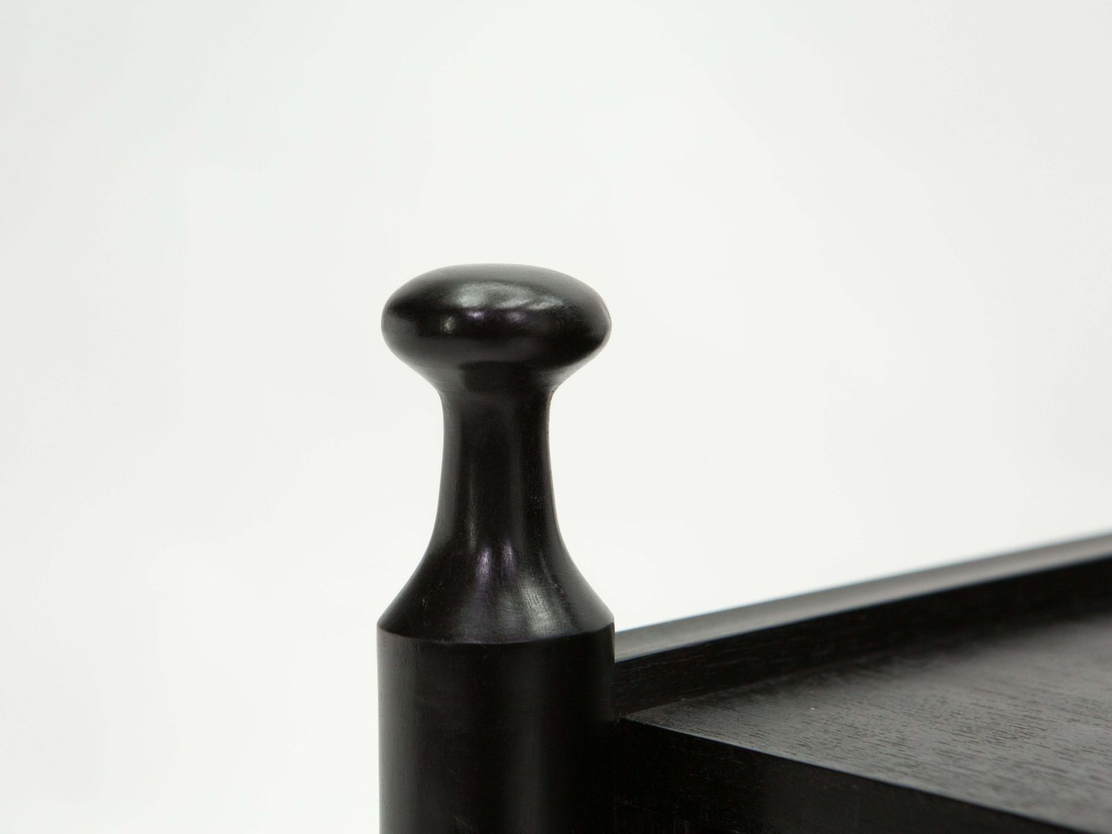 4889.3099999999995 Paire de tables de chevet françaises en bois teinté noir et laiton, années 1970 photo